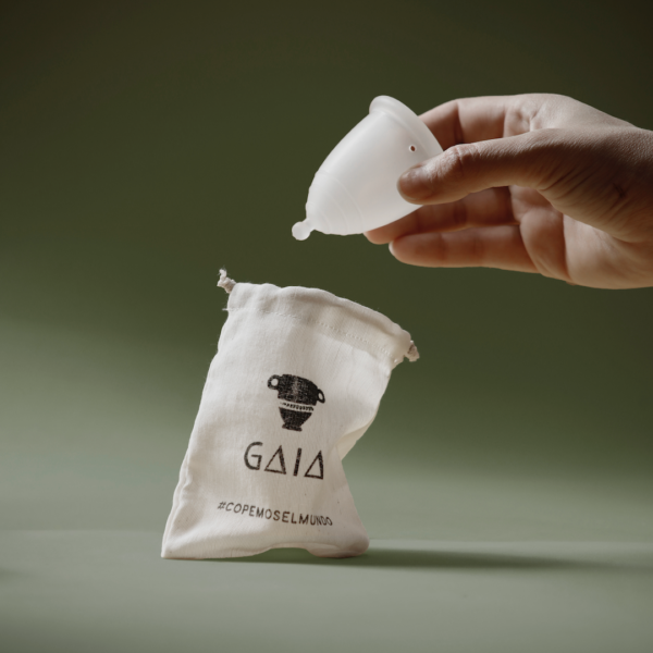 Copa Menstrual Gaia en bolsa de lienzo
